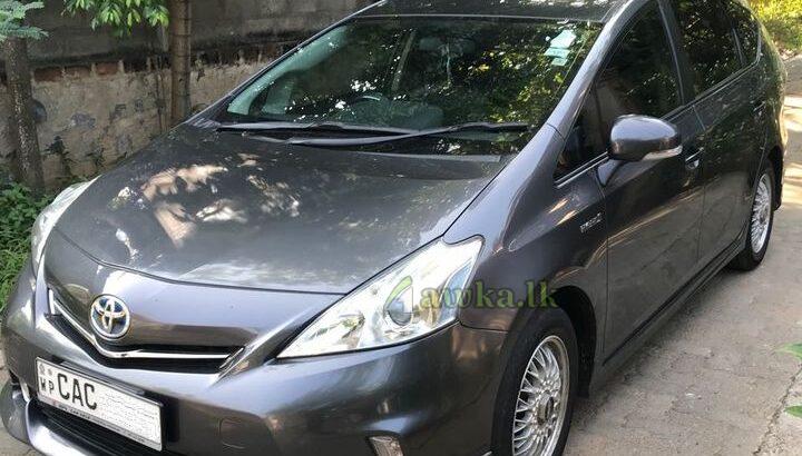 Toyota prius alpha 2012